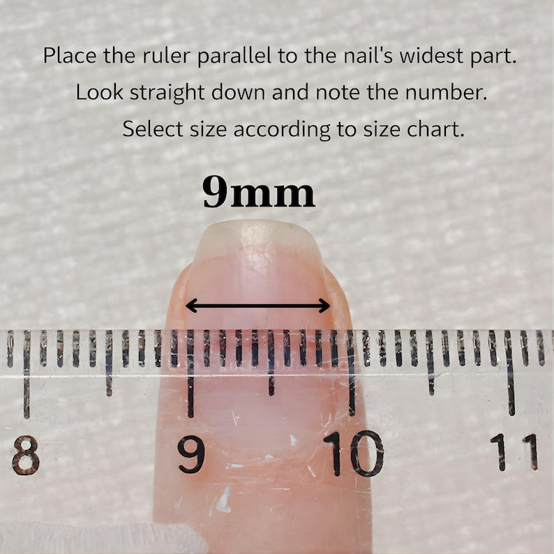 Measurement guide for nail width with a ruler and finger